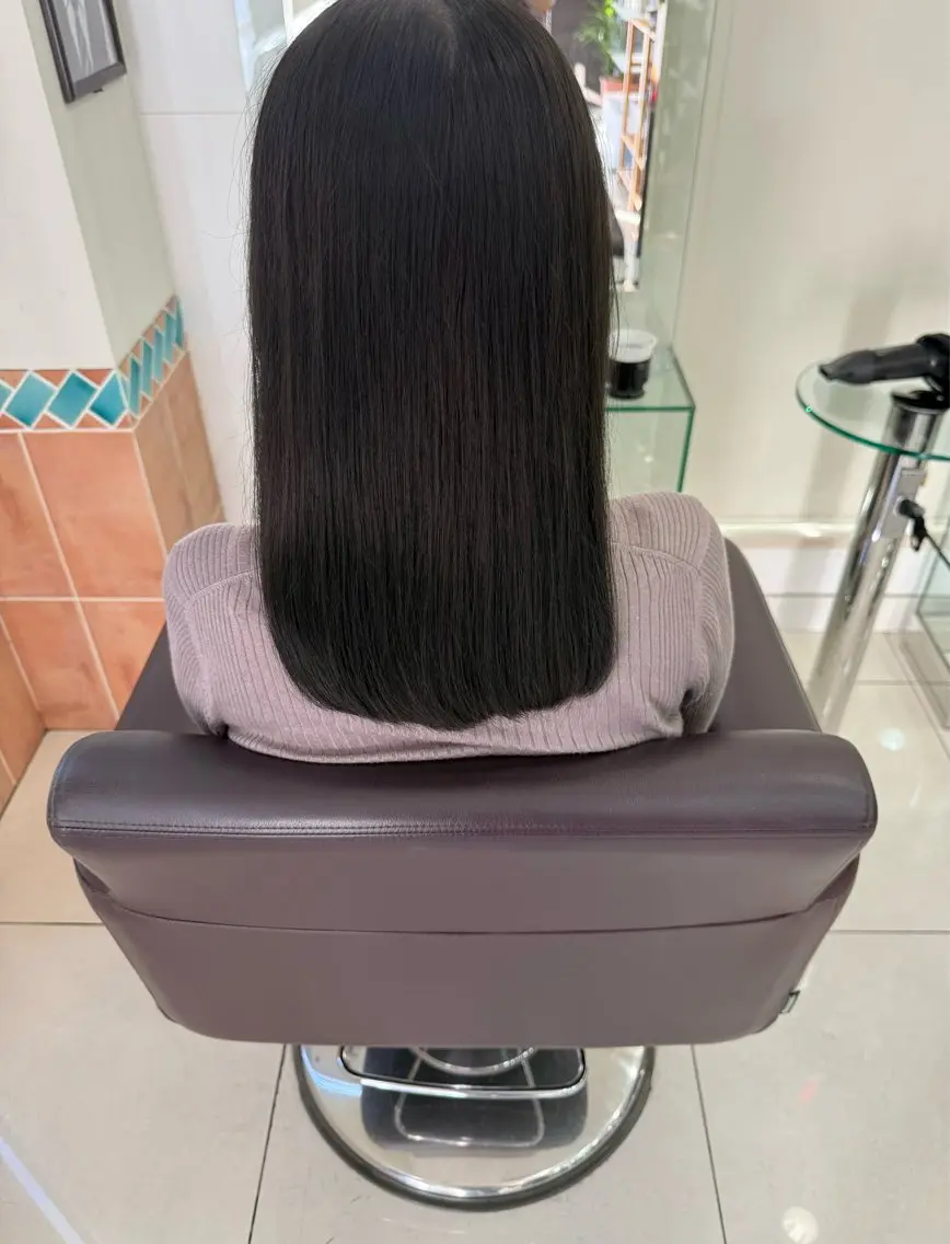 セミロング カラー オリーブカラー 佐藤 梨夢のヘアスタイル