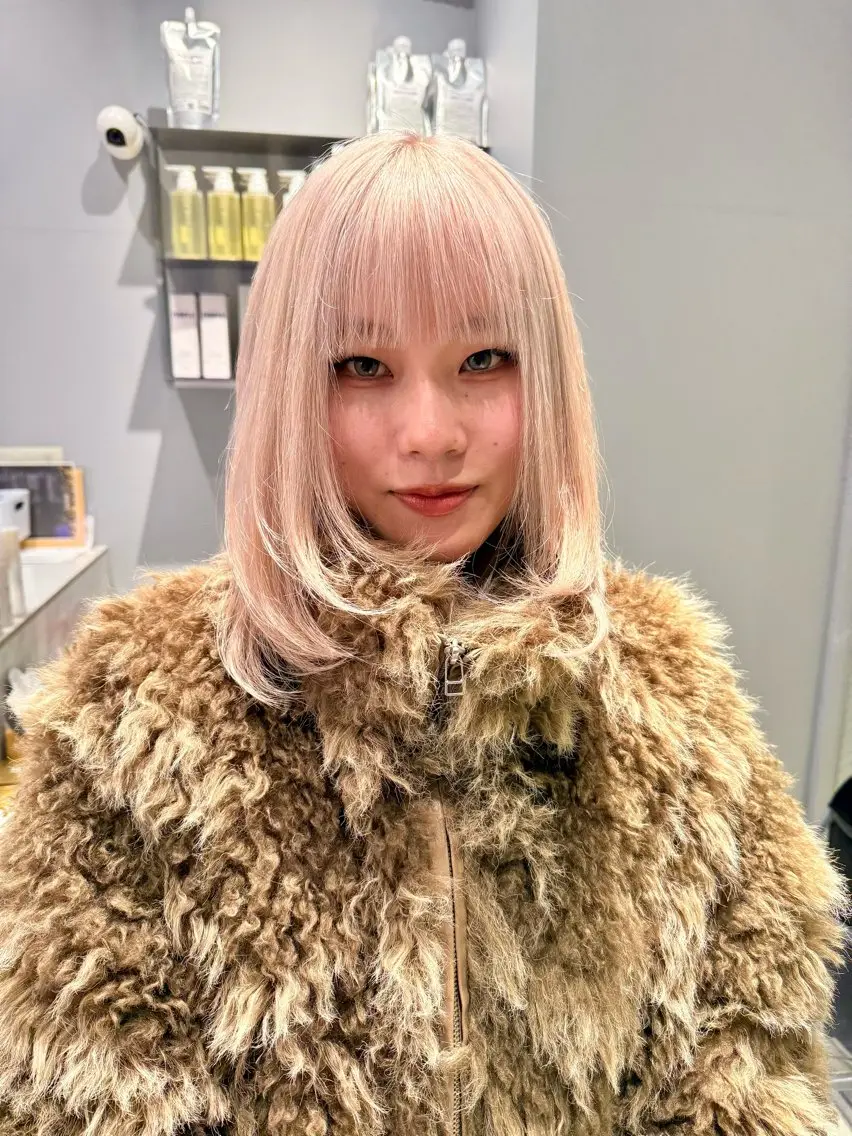 セミロング カラー カット ヘアカラー トリートメント ハイトーンレイヤー 顔まわりSOTAのヘアスタイル