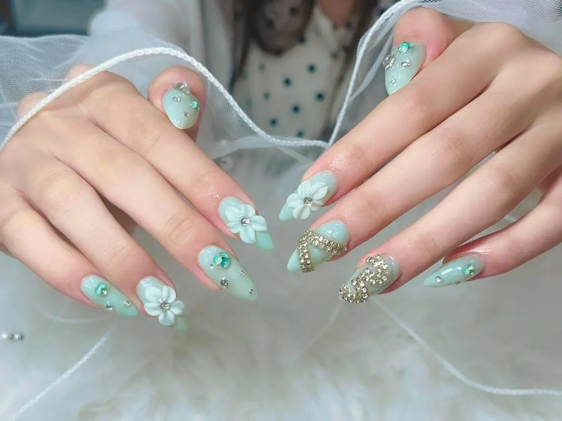 ネイル AURA NAIL 上前津のネイルデザイン