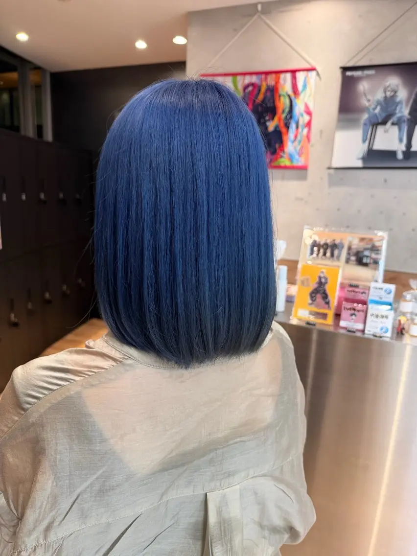 ミディアム カラー ブリーチ ブルーカラー ネイビーカラー ヘアカラー トリートメント 似合わせカット/ デザインカラー🦄のヘアスタイル