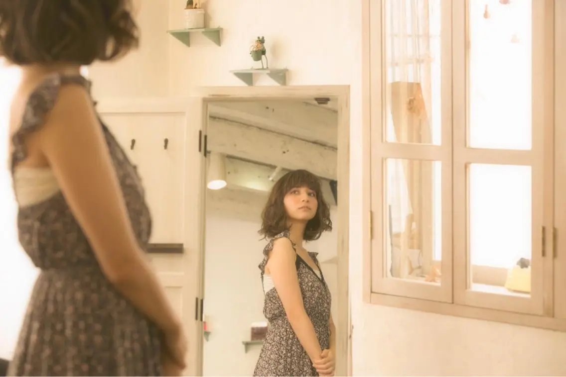 ショート カラー パーマ ヘアアレンジ 推し活専用 【派手髪】飯野ゆかりのヘアスタイル