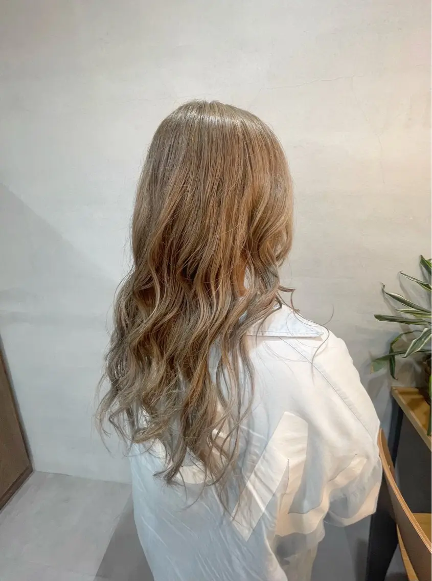 ロング カラー ルプラボウ りく/艶カラーのヘアスタイル