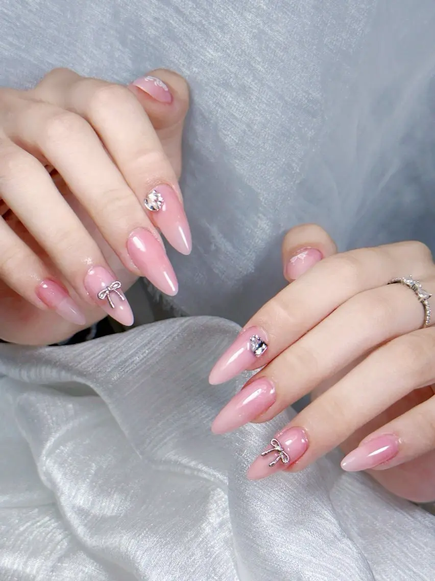 ネイル グラデーション 氷ネイル・うるうるネイル オフィスネイル ワンカラーネイル シンプルネイル Minette nailHuongのネイルデザイン