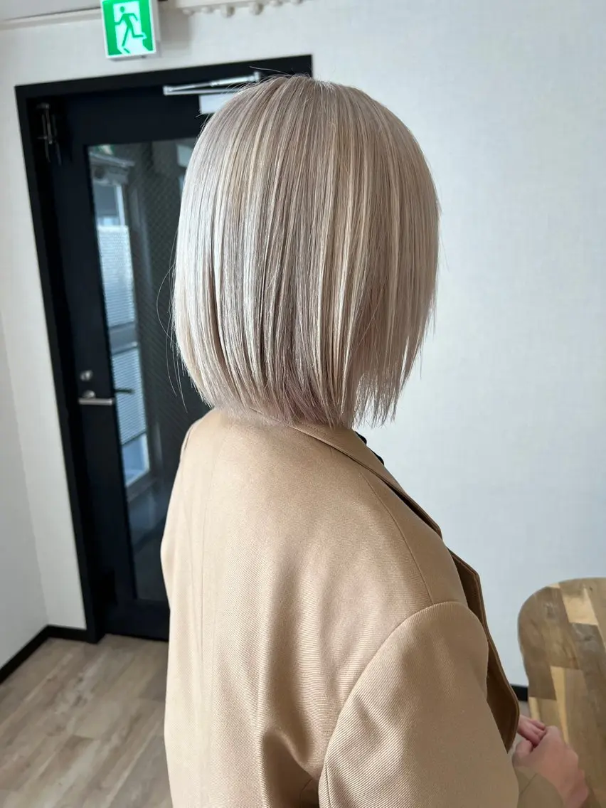 ミディアム カラー ブリーチ ハイトーンカラー ボブ カット ヘアカラー トリートメント 🌱小顔魅せショート 髪質改善カラー/泉綺のヘアスタイル