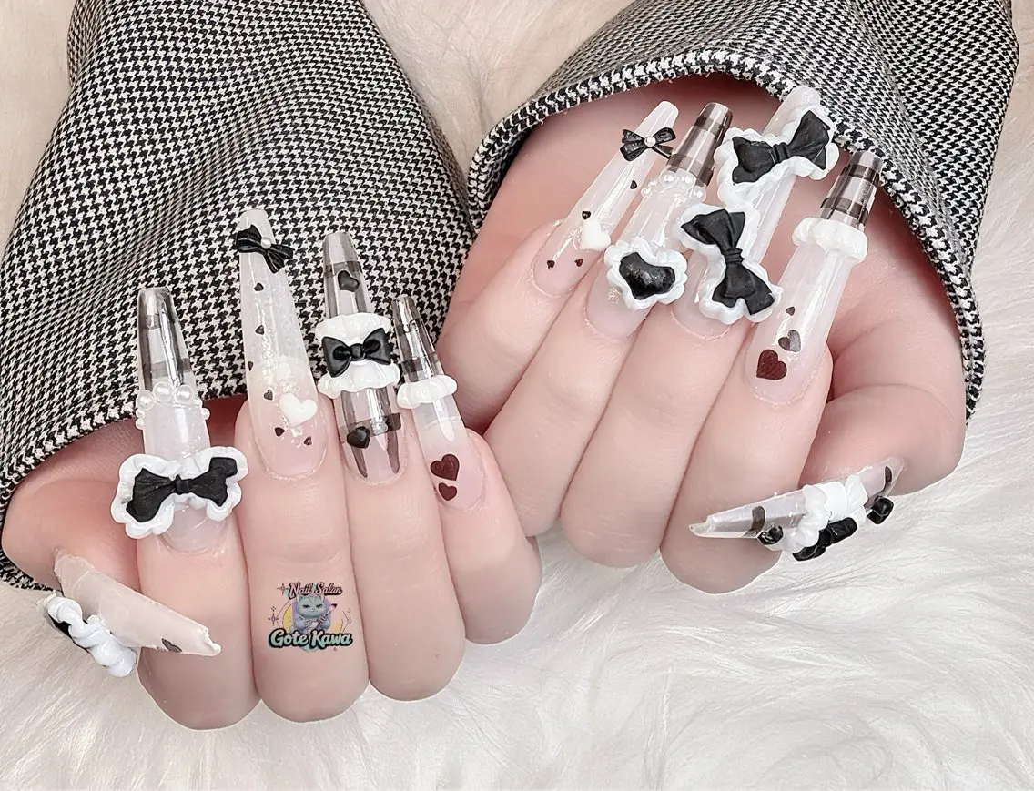 ネイル アートネイル オーロラネイル ボルドー チークネイル フレンチネイル Gote Kawa nail salonのネイルデザイン