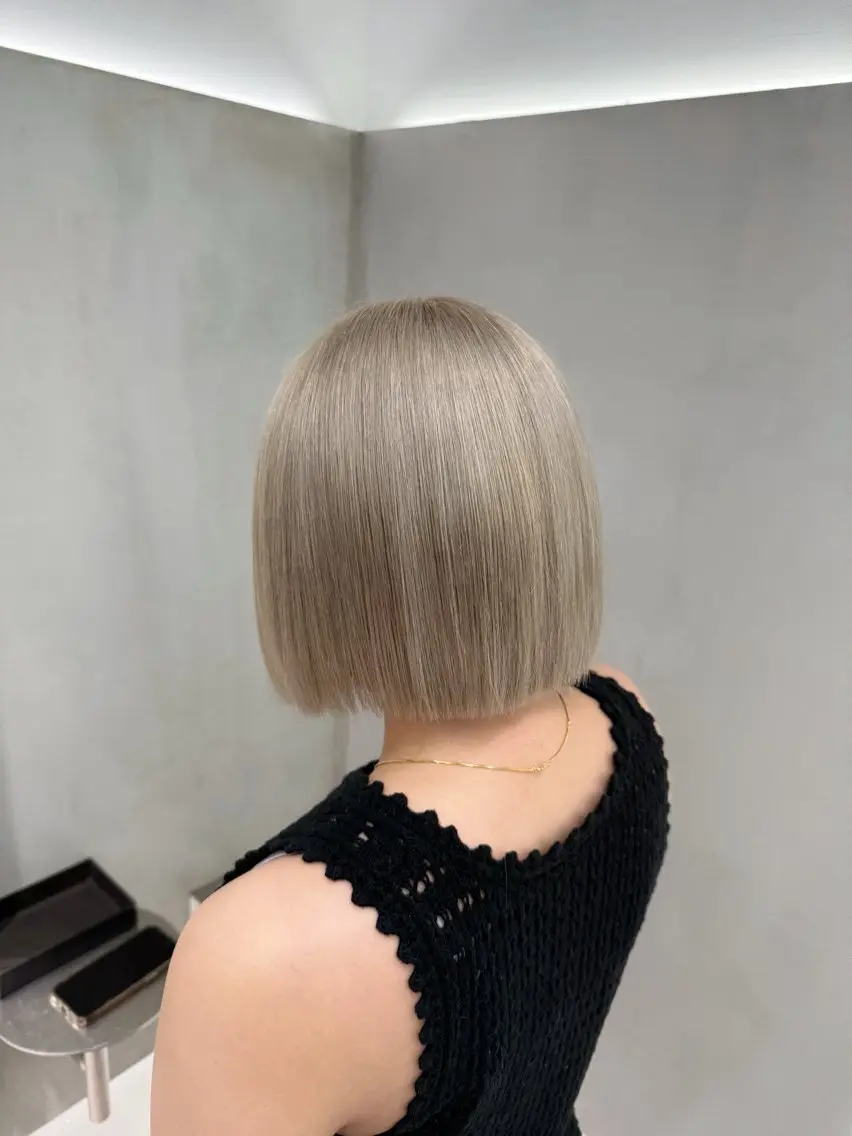 ショート カラー ベージュカラー シルバー シルバーベージュ ヘアカラー トリートメント 🤍haruna 🤍SUIのヘアスタイル