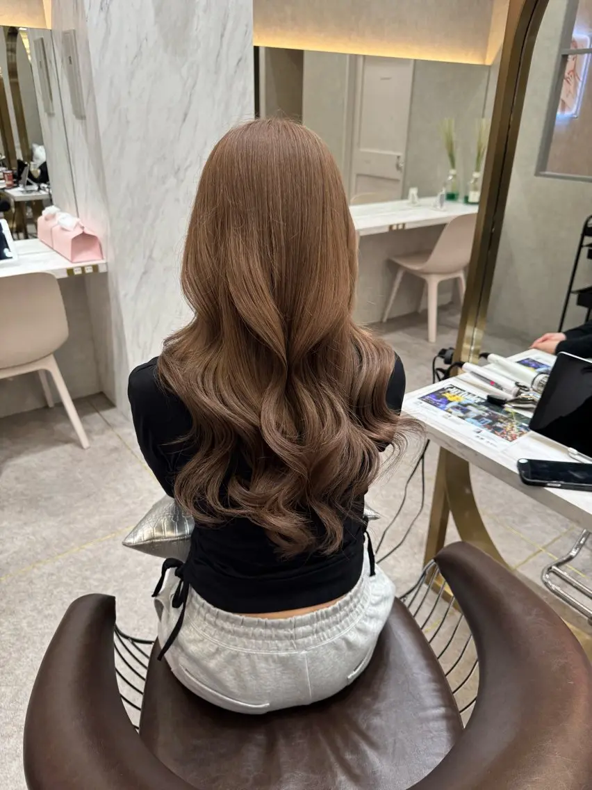 ロング ヘアカラー トリートメント Nanami / ベージュ/グレージュのヘアスタイル