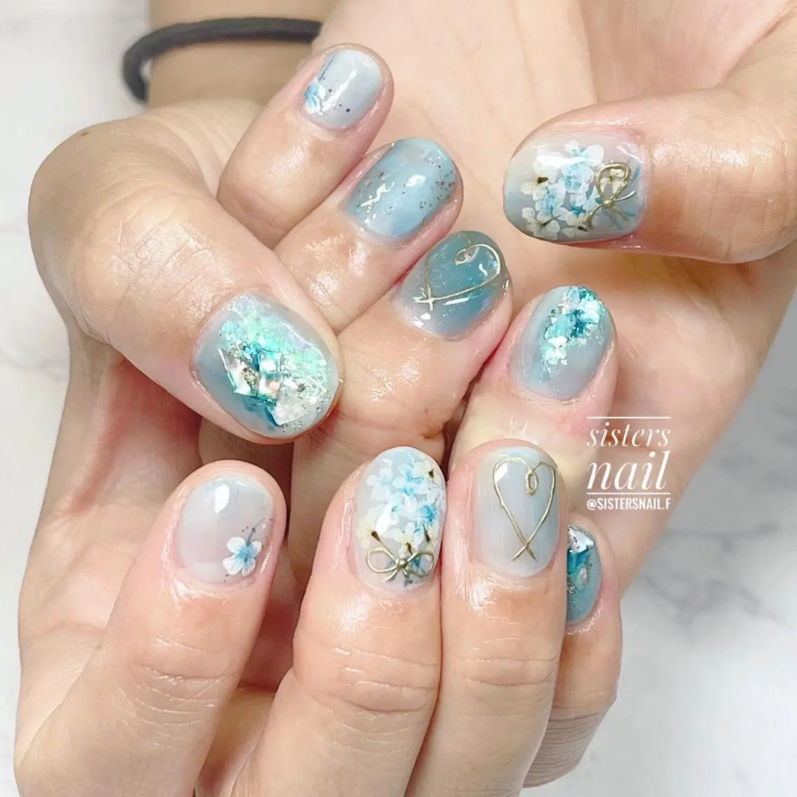 ネイル アートネイル ブルー キラキラネイル ニュアンスネイル 夏ネイル sisters nail.fのネイルデザイン