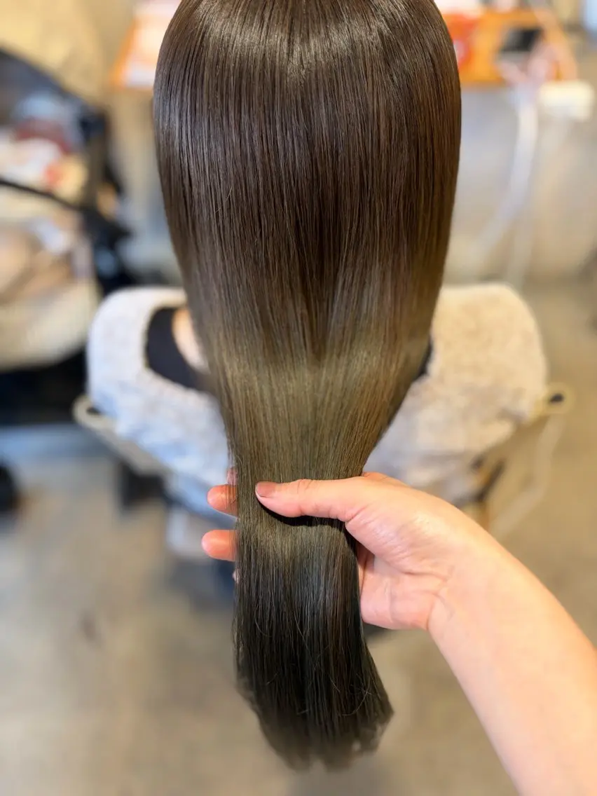 ロング カラー グレージュ オリーブグレージュ オリーブグレー ヘアカラー トリートメント momoka 女性限定のヘアスタイル