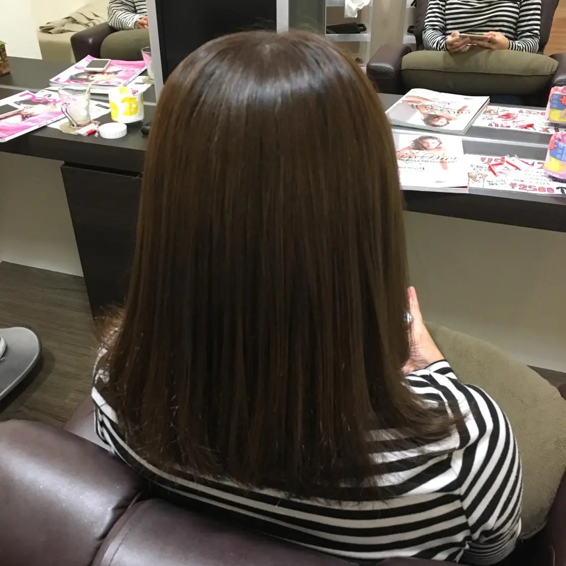 セミロング ヘアカラー 佐川 絢のヘアスタイル