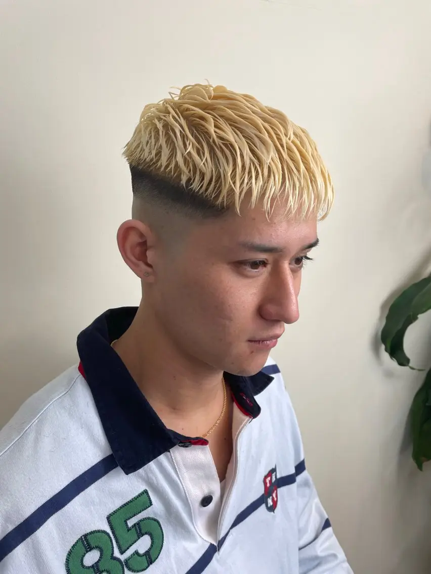 ショート カラー メンズ センターパート フェードカット メンズハイライト メンズ韓国風 マッシュウルフ カット ヘアカラー WEST OLAND加藤圭介のヘアスタイル