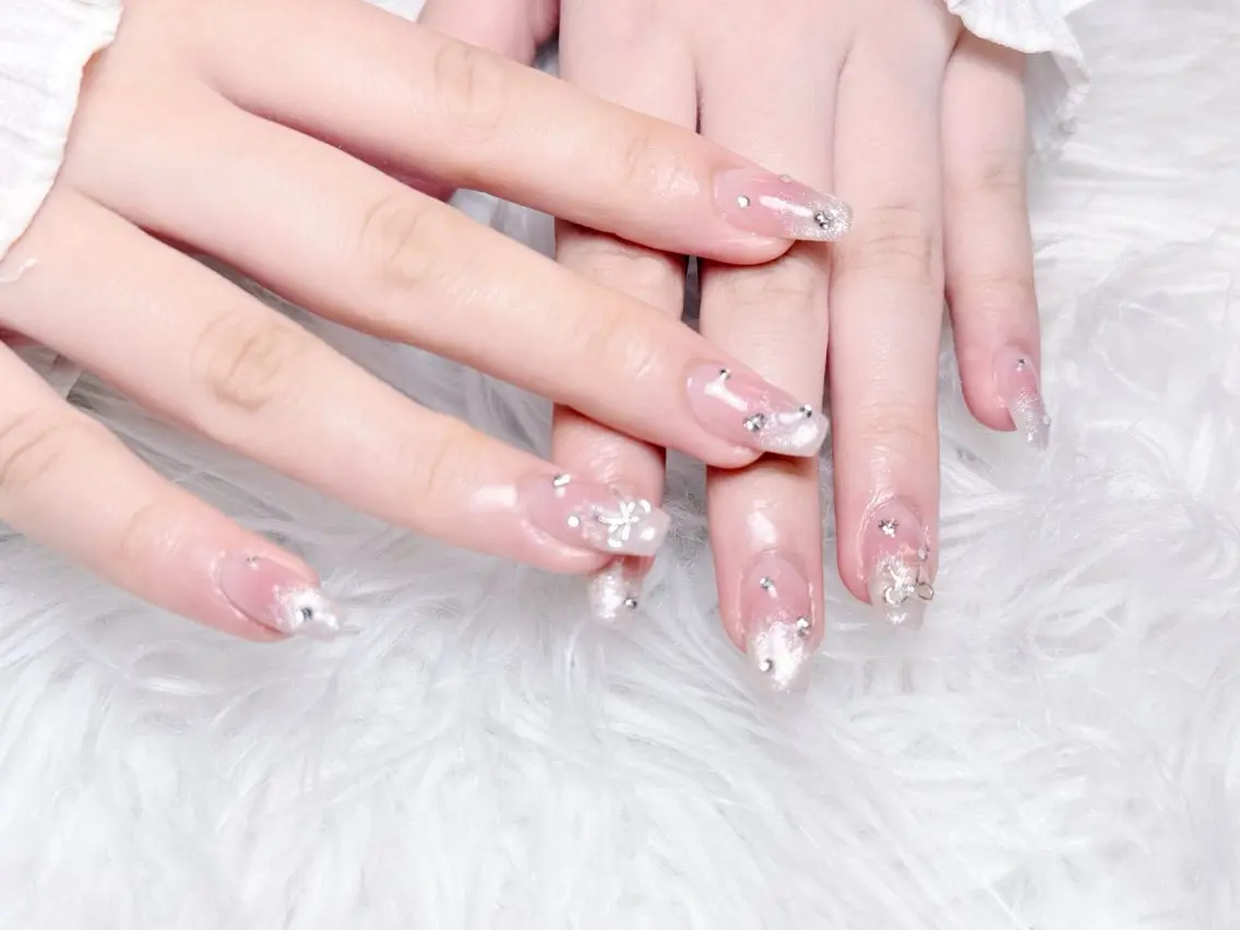 ネイル アートネイル チークネイル 長さ出し フラワーネイル フレンチネイル ハンドネイル ハンドケア NEW NAIL 池袋のネイルデザイン