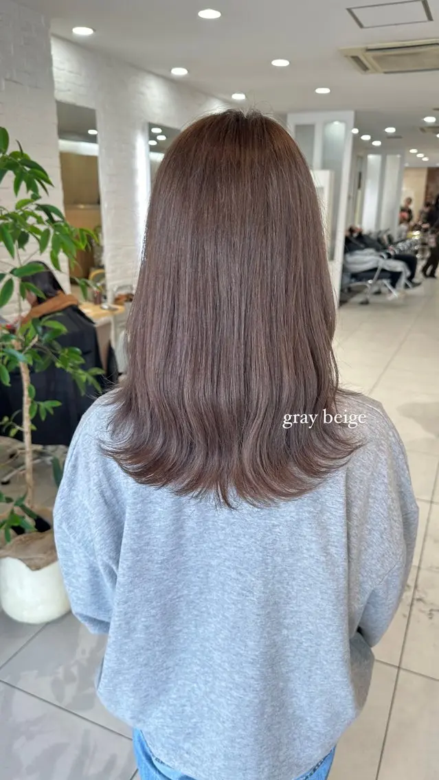 ロング カラー ベージュカラー グレージュ カット ヘアカラー トリートメント 山下恋佳/矢場町/ ブリーチ/ショートのヘアスタイル