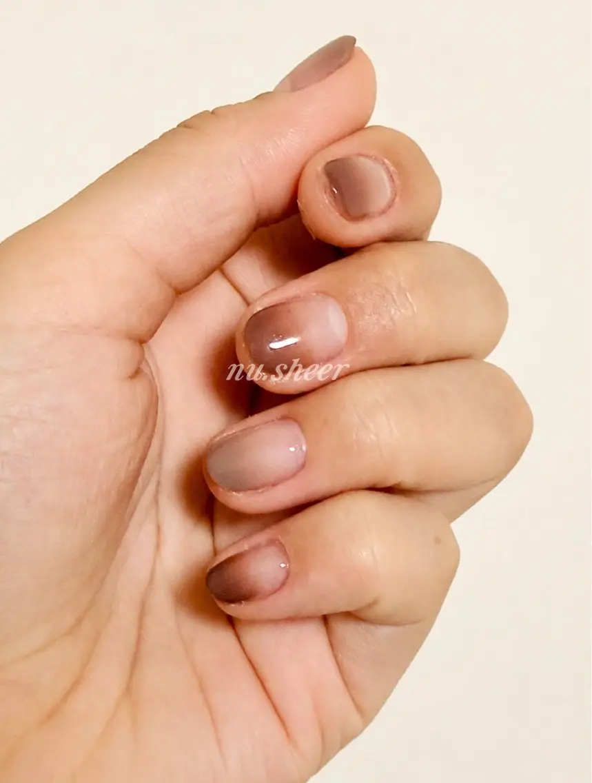 ネイル ブラウン グラデーション ニュアンスネイル ショートネイル シンプルネイル ハンドネイル nu.sheer honoのネイルデザイン