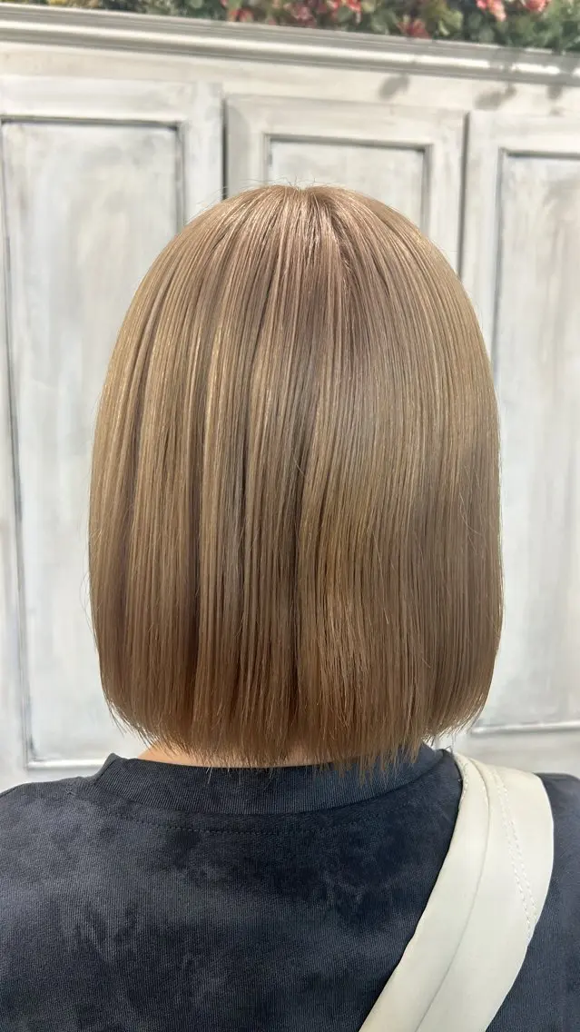 ショート カラー ヘアカラー アオバ / ハイトーンカラーのヘアスタイル