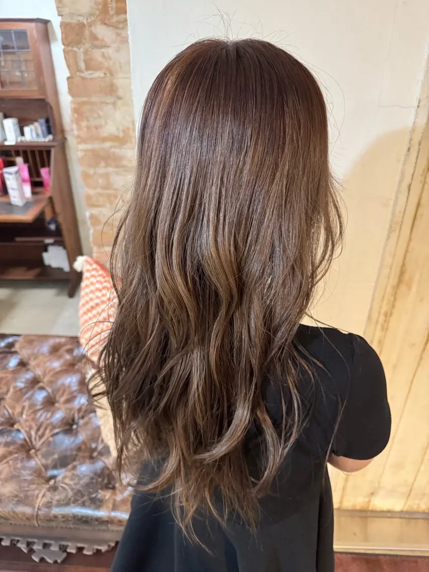 カラー ベージュカラー ブリーチ グラデーションカラー ヘーゼル ヘアカラー トリートメント 菰田 愛輝のヘアスタイル