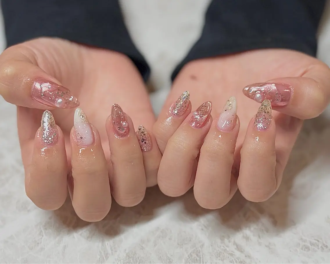 ネイル キラキラネイル ニュアンスネイル ハンドネイル 🐾佐藤 りえ🐾のネイルデザイン