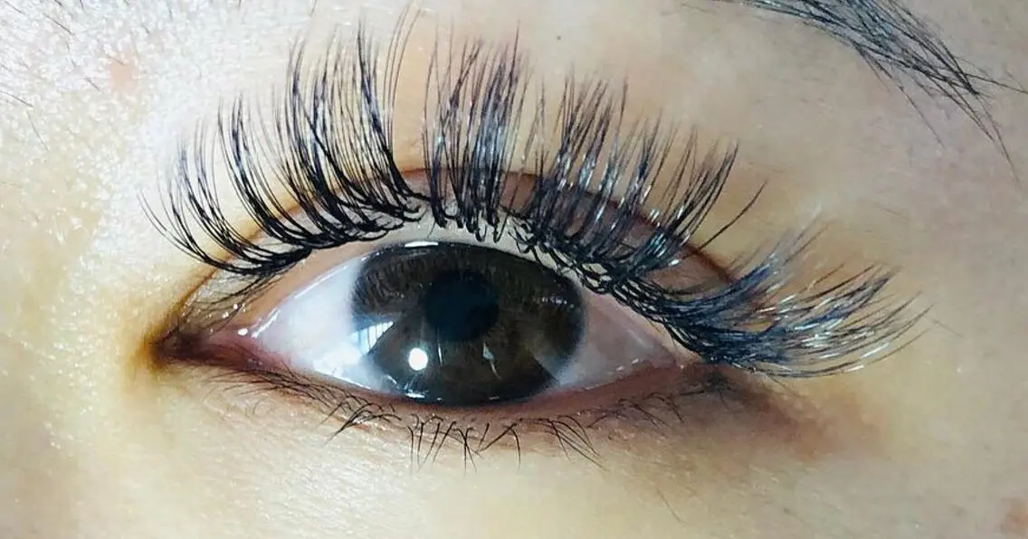 マツエク・マツパ ボリュームラッシュ Hug me eyelashのマツエク・マツパデザイン
