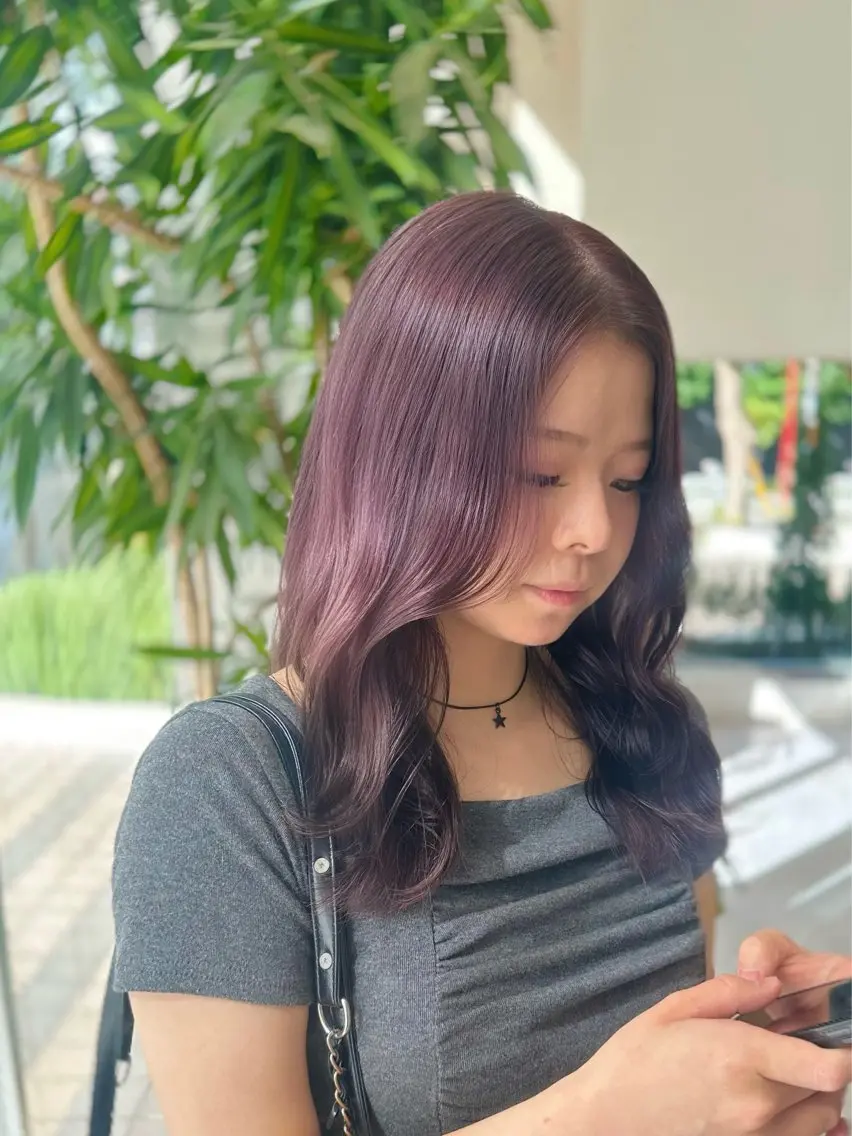 セミロング カラー ヘアカラー トリートメント ヘッドスパ ヘアセット ミオ💎ショート 透ける暗髪のヘアスタイル