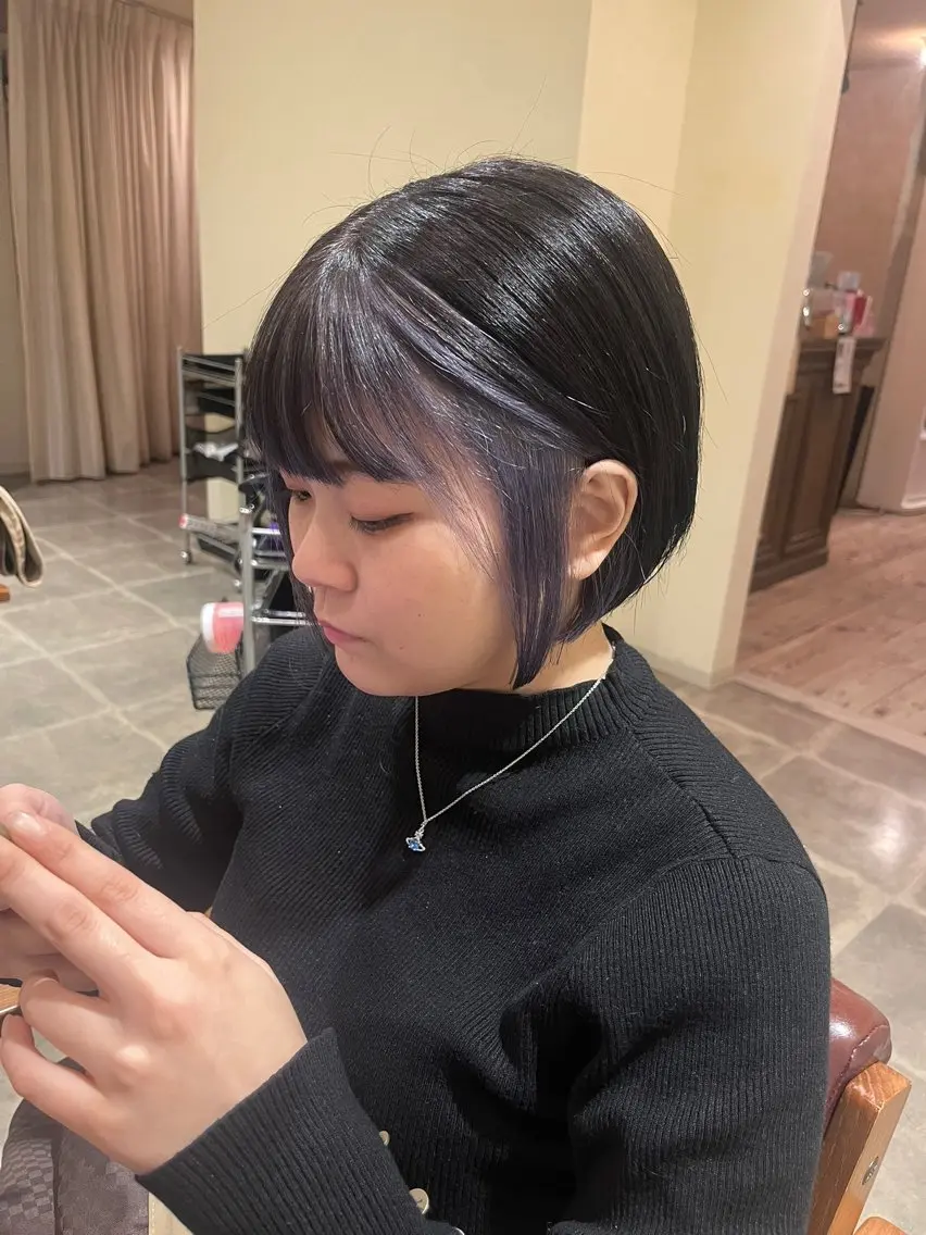 ミディアム カラー イヤリングカラー ボブ カット ヘアカラー 伊津 綾理彩のヘアスタイル