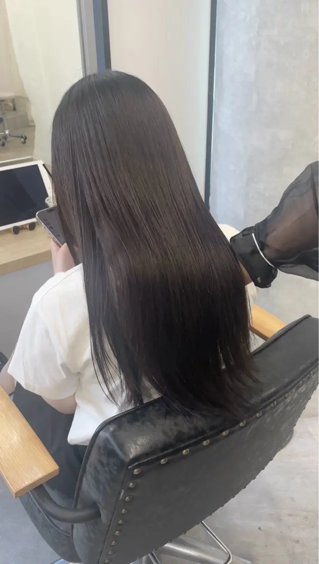 ロング カラー 透明感カラー 髪質改善 レイヤーカット 縮毛矯正 カット トリートメント 髪質改善、癖毛直し 縮毛矯正が得意のヘアスタイル