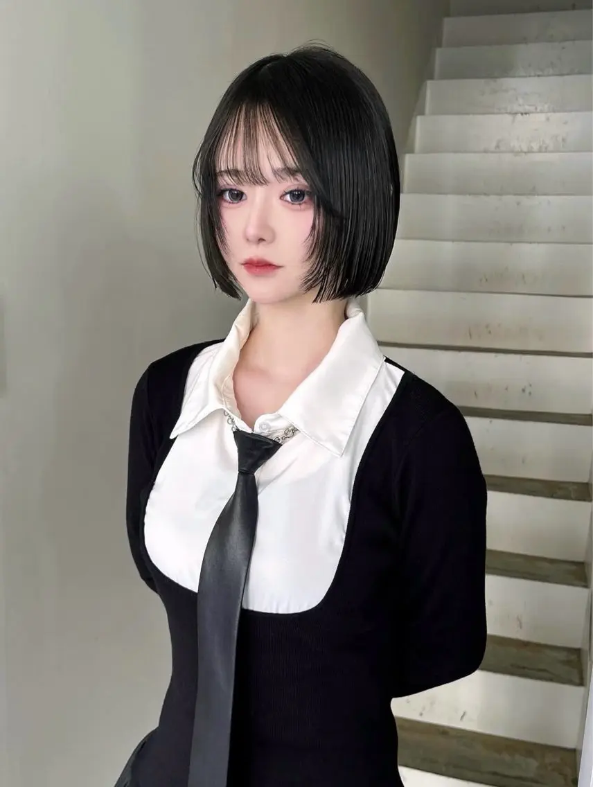 ショート カラー カット 松原 朱里のヘアスタイル