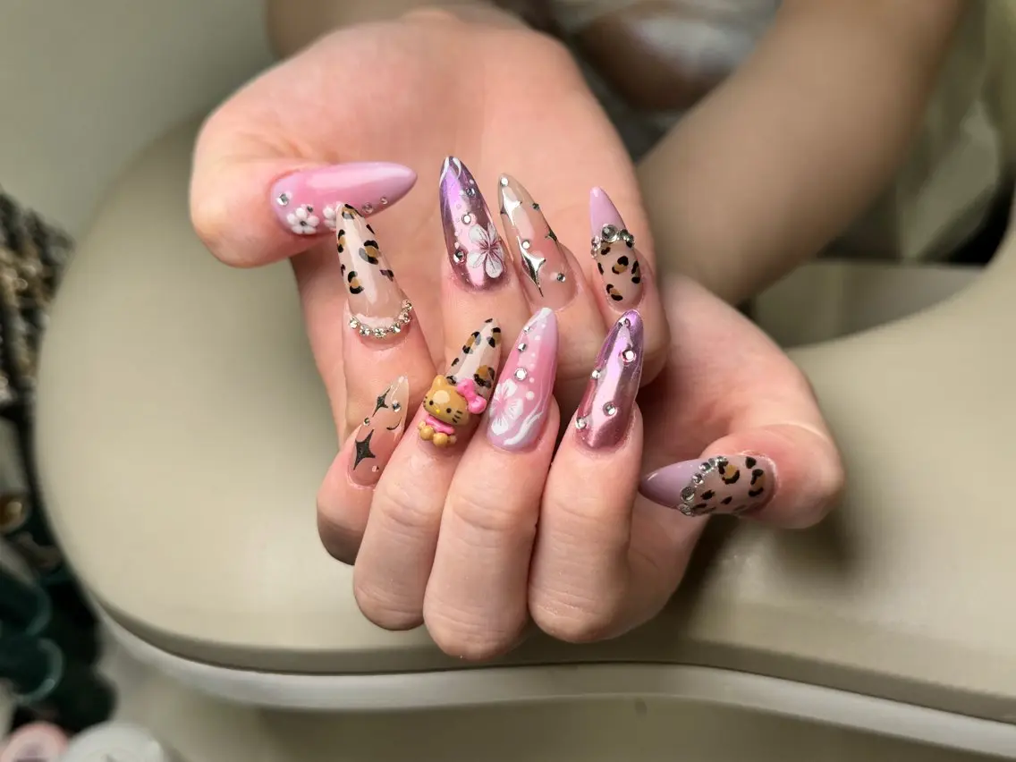 ネイル オーロラネイル チークネイル 長さ出し フットネイル フレンチネイル ハンドネイル Nail&Eyela sh Nanaのネイルデザイン