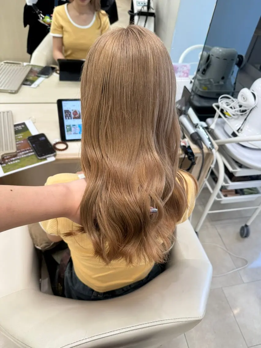 ロング ヘアカラー 岡田 和馬のヘアスタイル