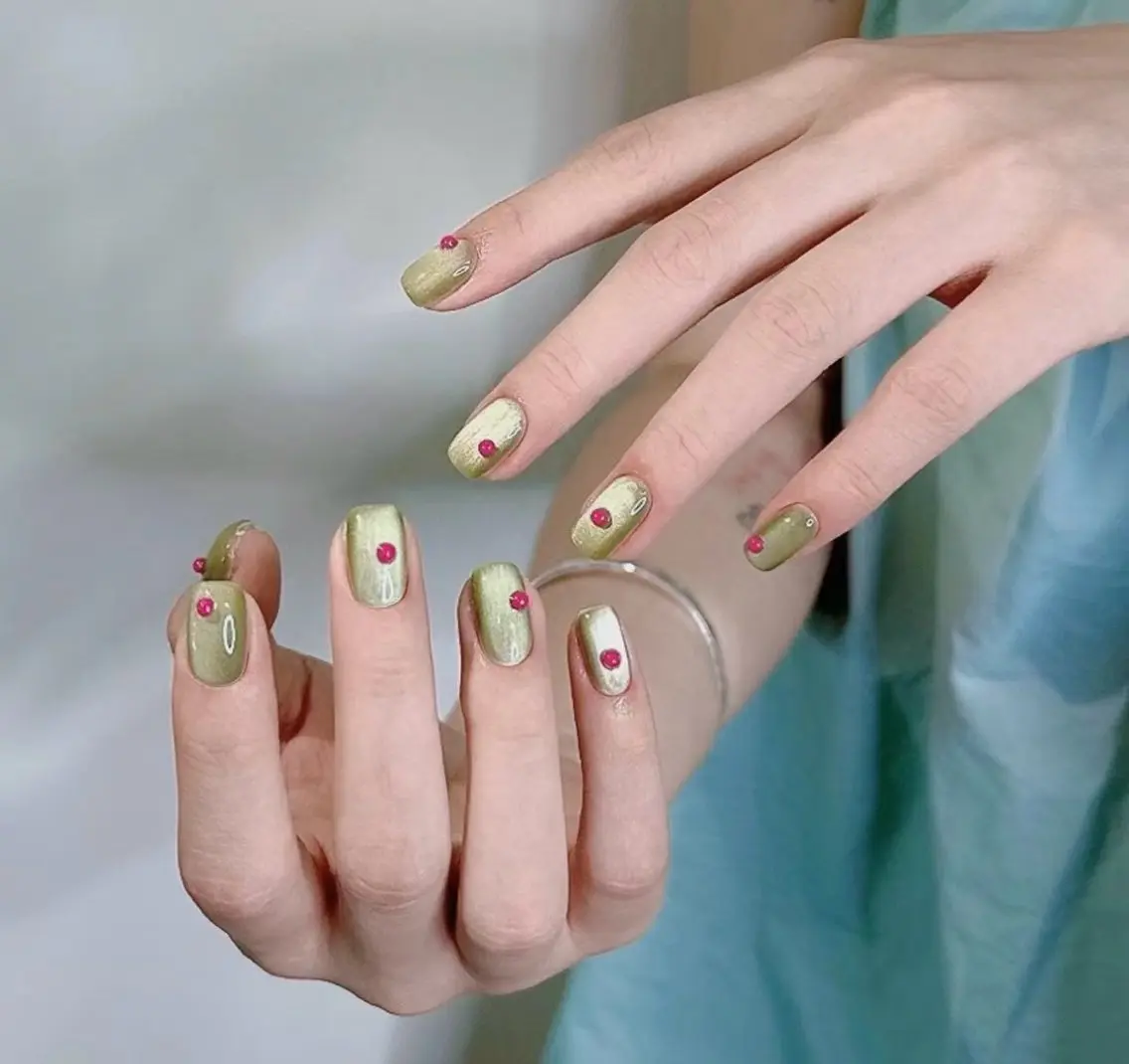 ネイル アートネイル ドット グリーン マグネットネイル BabyYouMi nailのネイルデザイン