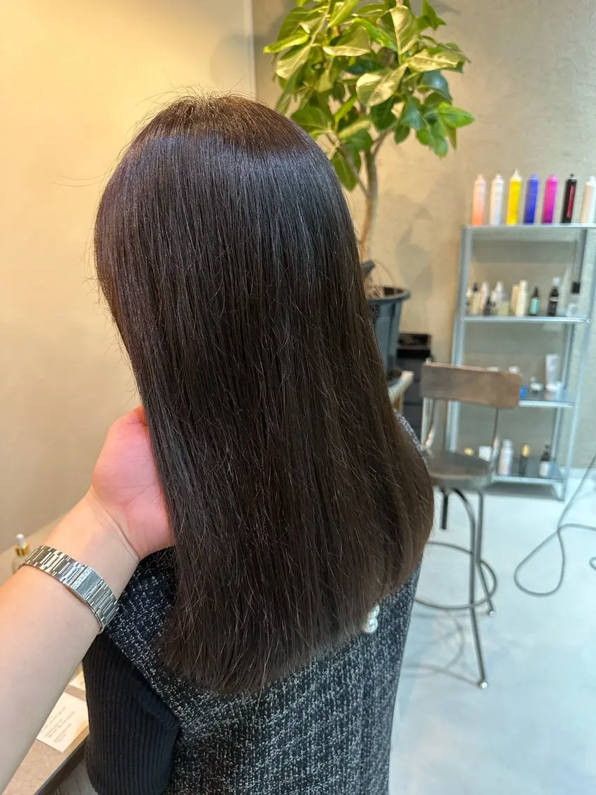 セミロング カラー Shiro RENのヘアスタイル