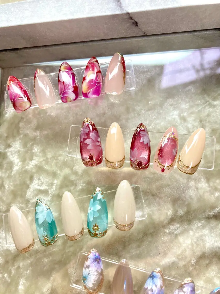 ネイル アートネイル フラワーネイル 冬ネイル クリスマス nail salon アルストロメリアのネイルデザイン
