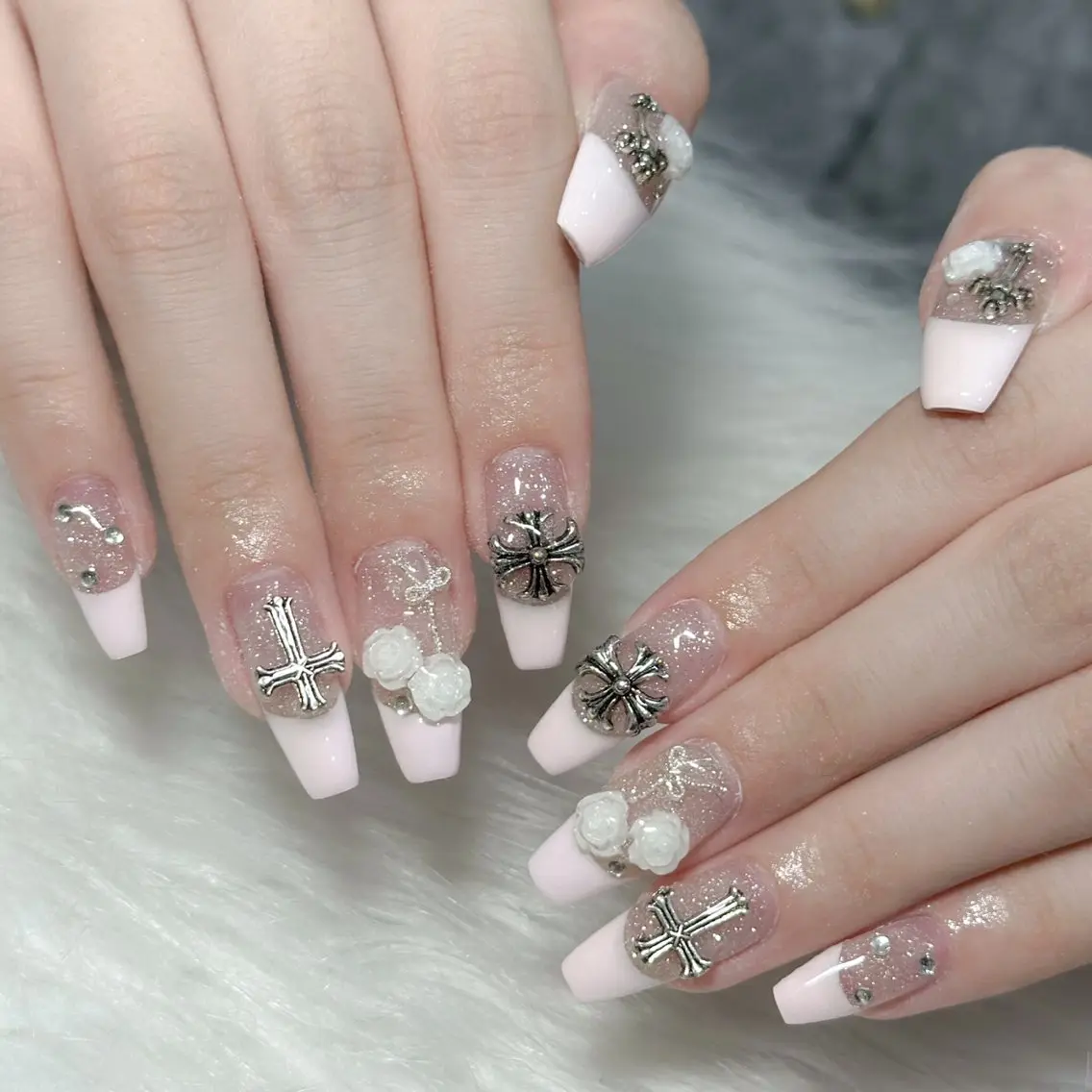 ネイル ハンドネイル フットネイル LAVISH nanamiのネイルデザイン