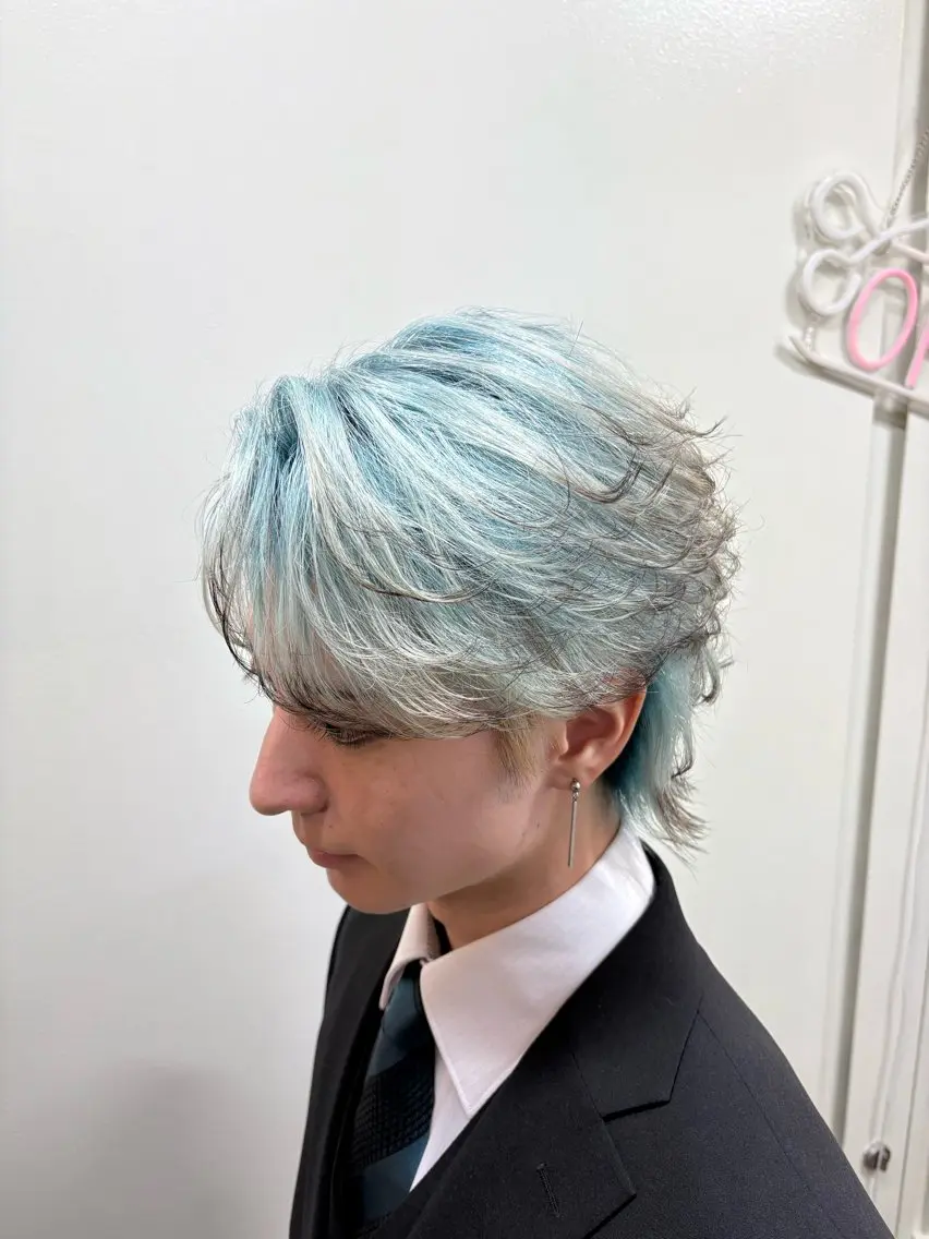 ショート カラー メンズ メンズブリーチ ブリーチ デザインカラー ヘアカラー 韓国メンズヘア/ 毛流れヘア　須田龍世のヘアスタイル