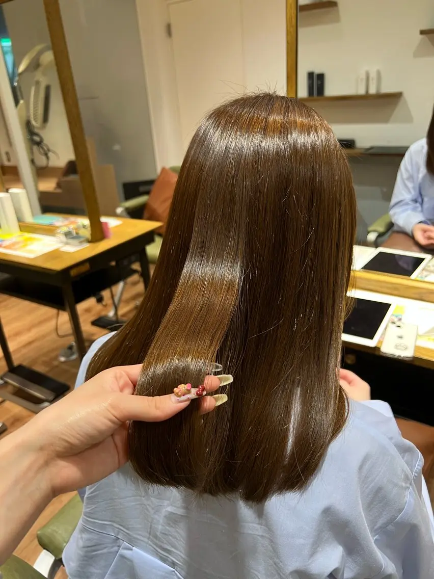 ロング 縮毛矯正 ワタナベ モカ🦢ダブルカラーのヘアスタイル