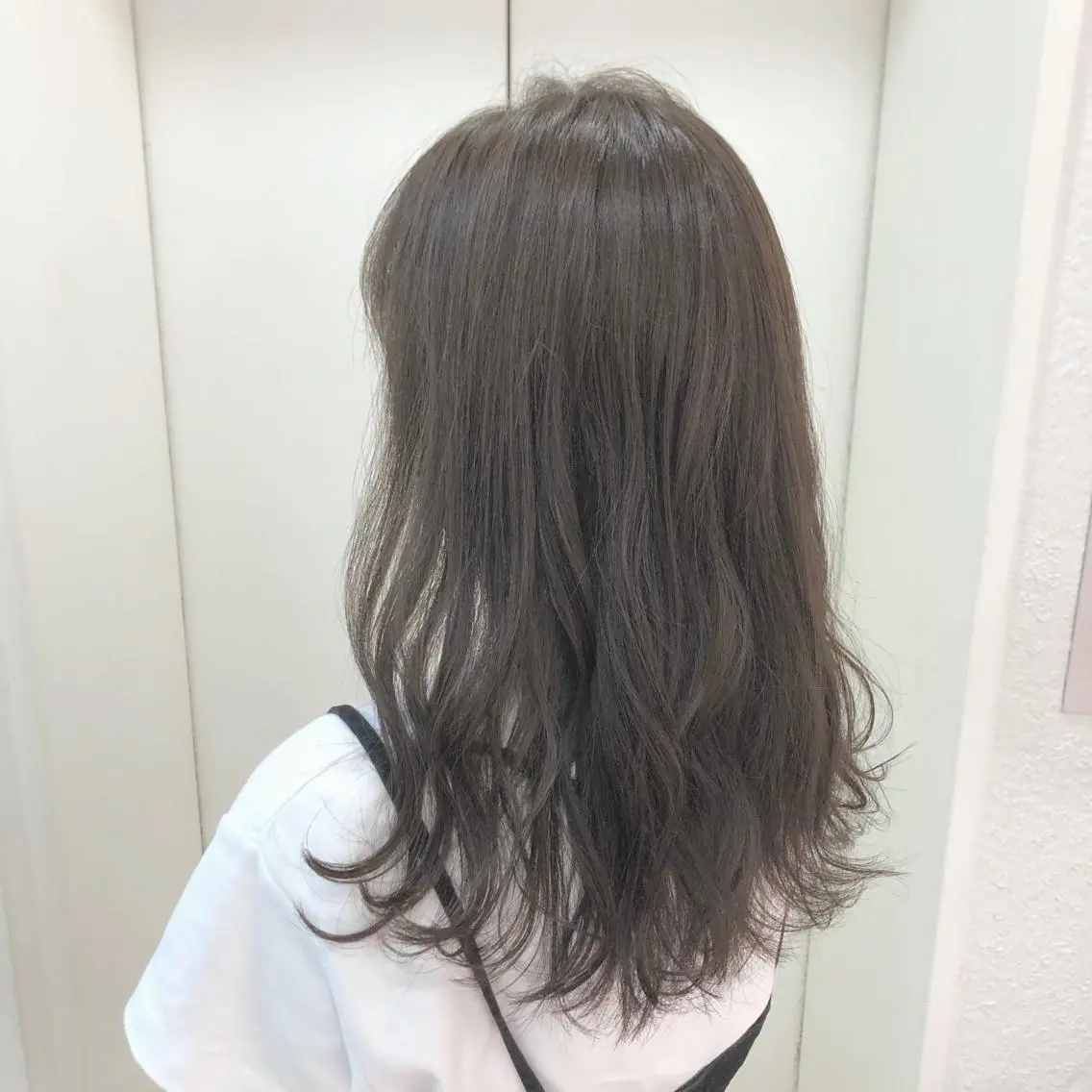 セミロング カラー TRENCH 相澤 果歩のヘアスタイル