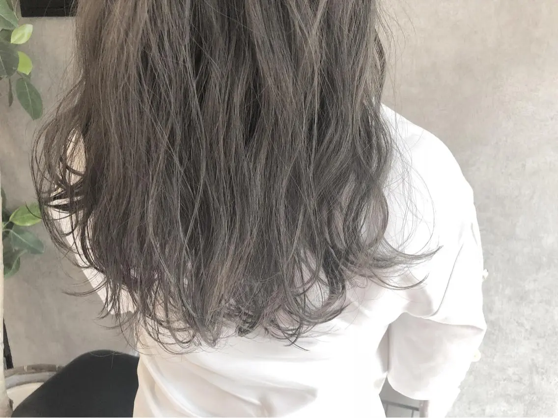 ロング カラー 顔周りレイヤーカット ブリーチminamiのヘアスタイル