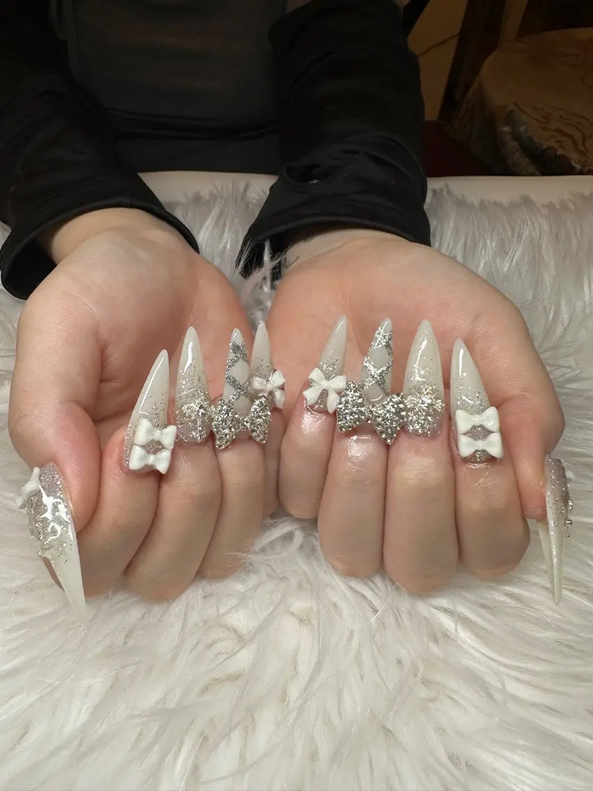 ネイル PEEKABOOミキ ネイル1級保持💅のネイルデザイン