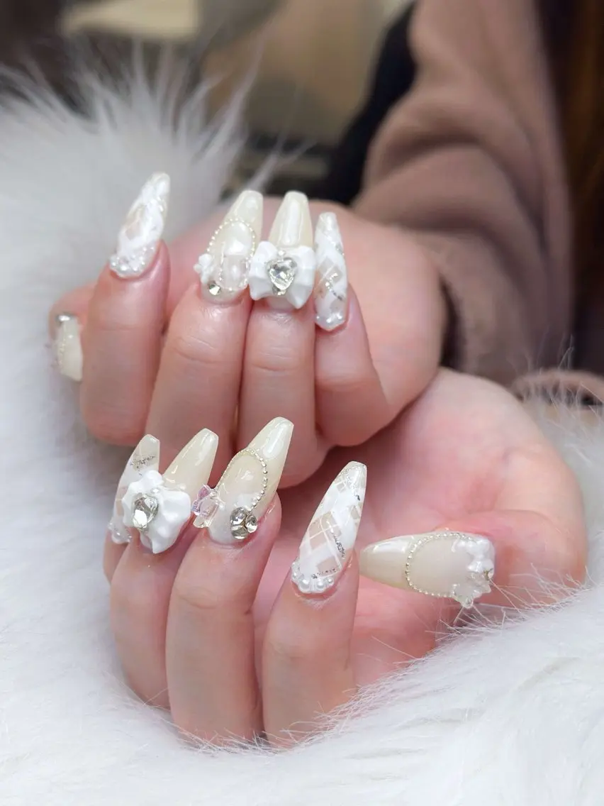 ネイル グラデーション キラキラネイル ワンカラーネイル 冬ネイル Jenn Nail Salonのネイルデザイン