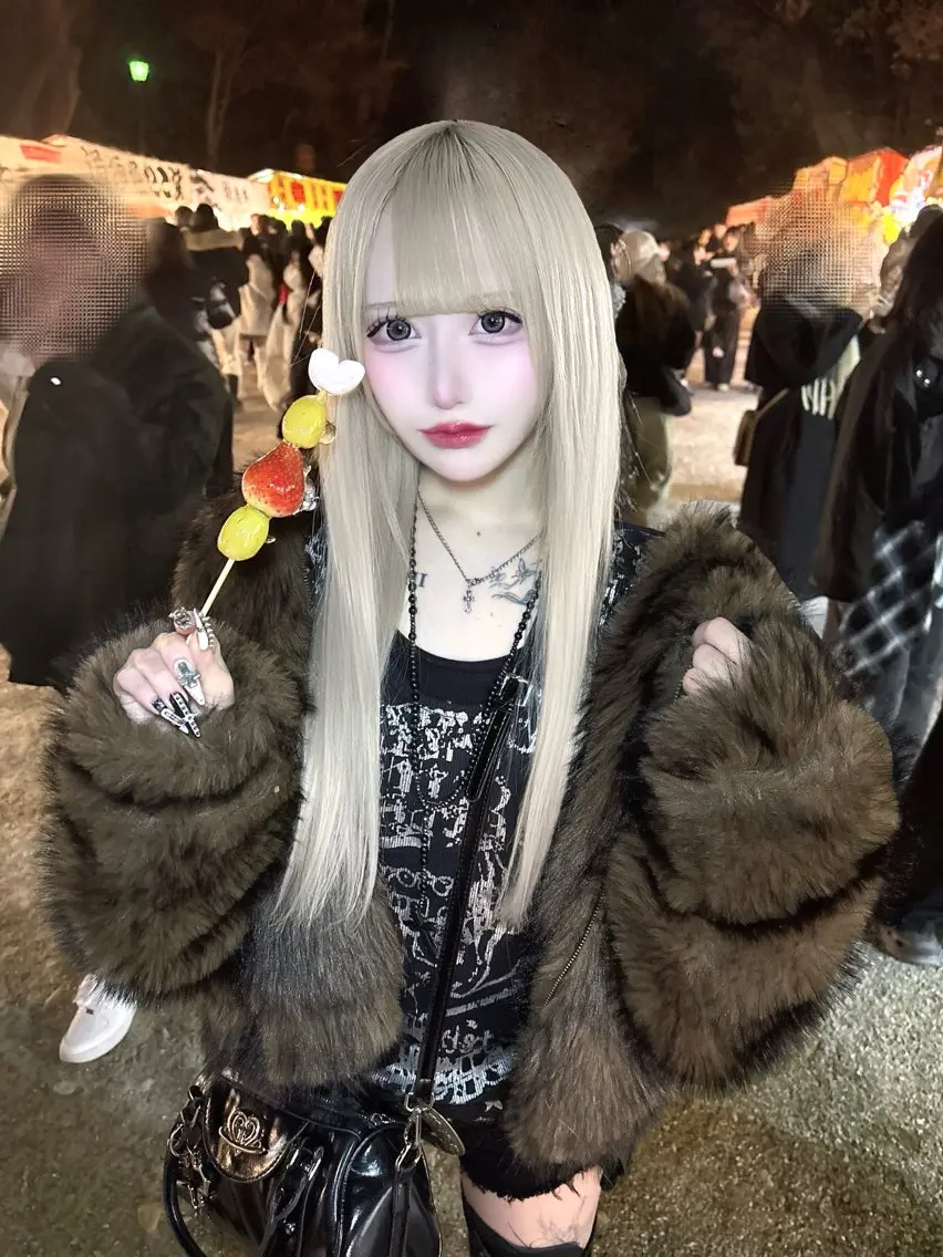 ロング カラー ホワイト&レイヤーカ ットエクステ長畠俊輔のヘアスタイル
