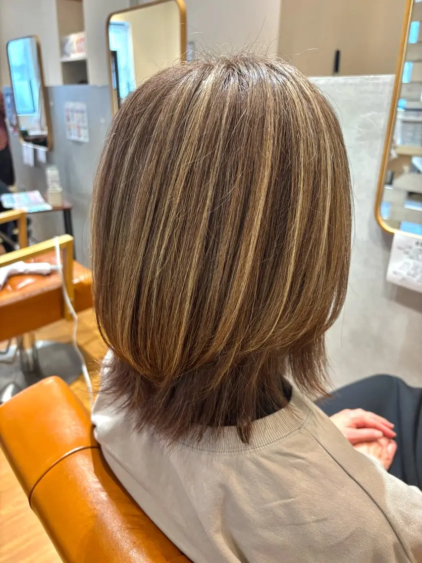 ミディアム カラー カット ヘアカラー 秋野 遥のヘアスタイル