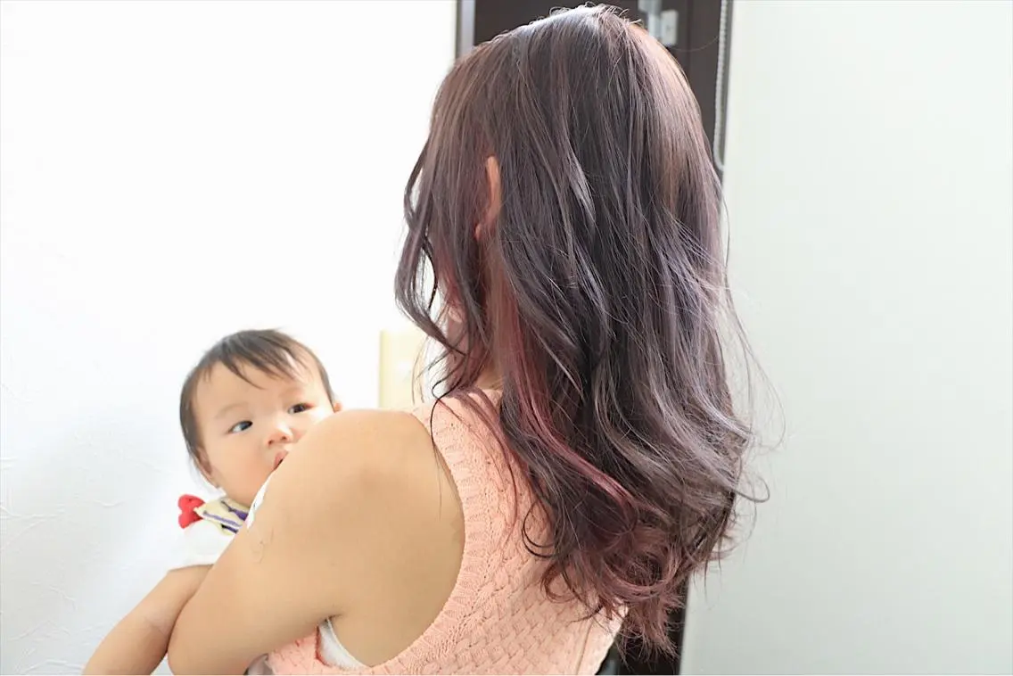 ロング アッシュ パープルカラー soins de MaLilyのヘアスタイル