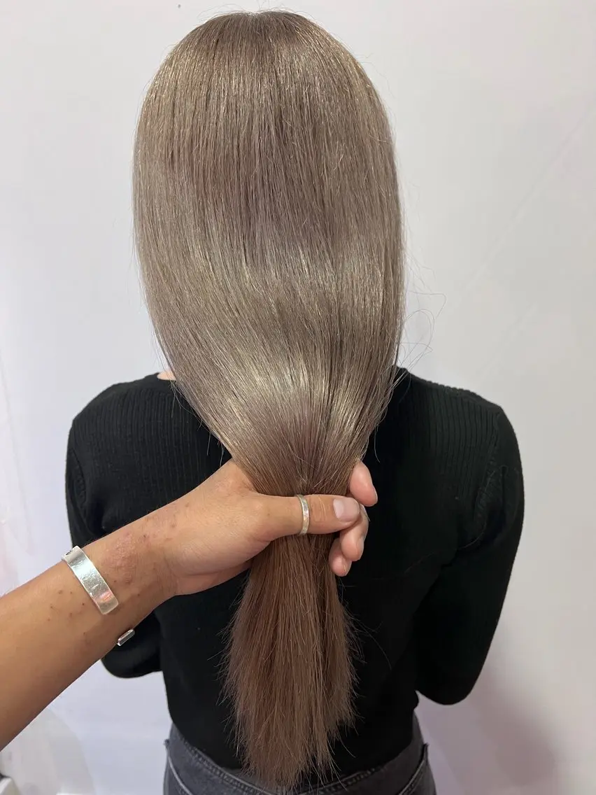 セミロング カラー ヘアアレンジ ブリーチ グレージュ ミルクティーグレージュ ヘアカラー トリートメント 大宮/山口 竣也のヘアスタイル