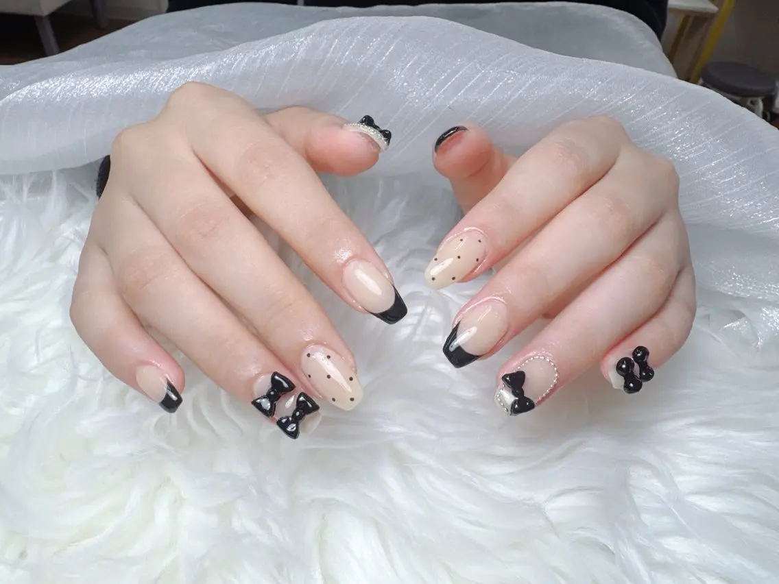 ネイル べっ甲ネイル チークネイル フラッシュネイル フットネイル フレンチネイル ハンドネイル ハンドケア Hara Nail 【持ち込みOK】のネイルデザイン