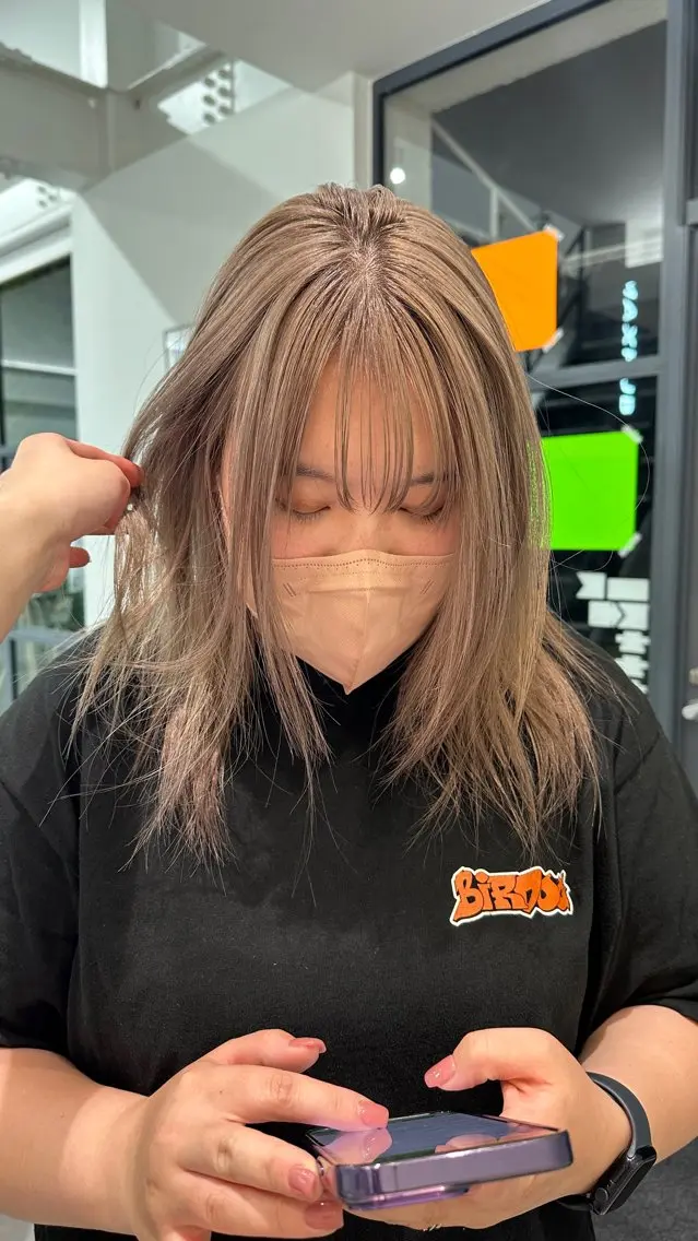 ミディアム カラー ベージュカラー ブリーチ ミルクティーベージュ ブリーチなしカラー ヘアカラー 西野 未桜のヘアスタイル