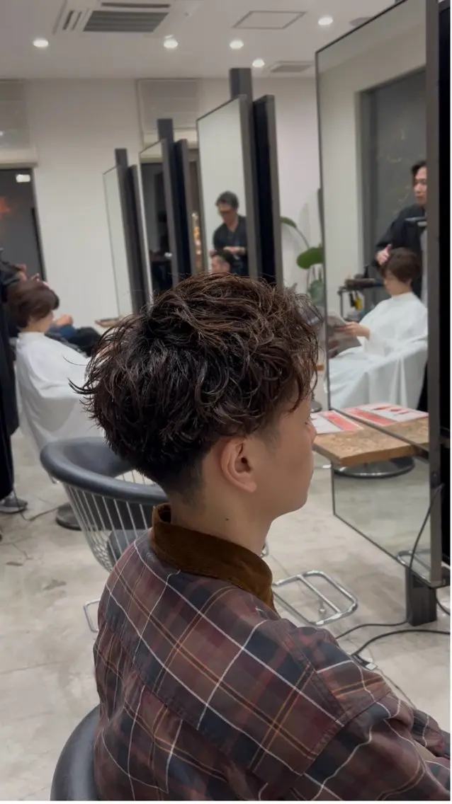 メンズ メンズパーマ メンズツイストパーマ ツイストパーマ カット パーマ ヴァンキャトル 山口裕真のヘアスタイル