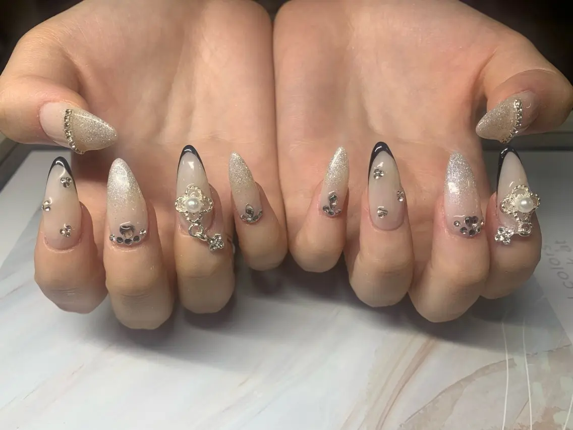 ネイル フレンチネイル ジェルネイル 韓国ネイル マグネットネイル マグネットフレンチ akina nailsのネイルデザイン