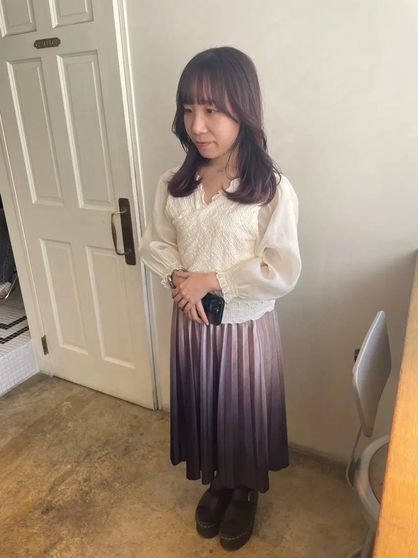セミロング カラー ブリーチ ラベンダーカラー ラベンダーピンク ピンクカラー MIOベージュカラー 柔らかいカラーのヘアスタイル