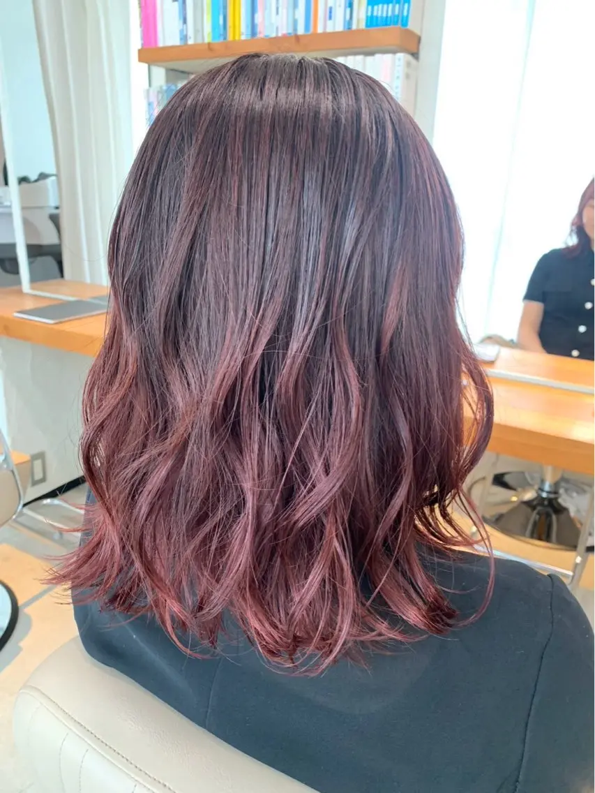 ミディアム カラー グラデーションカラー ピンクカラー レッドカラー ヘアカラー トリートメント rina/似合わせ/ 透明感/髪質改善のヘアスタイル