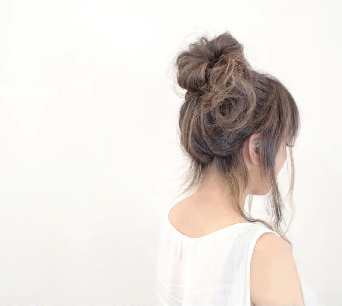 ミディアム カラー ヘアアレンジ アッシュ グラデーションカラー ハイライトカラー ハイライト おくれ毛 Mariana/ 鶴原-ハイライトのヘアスタイル