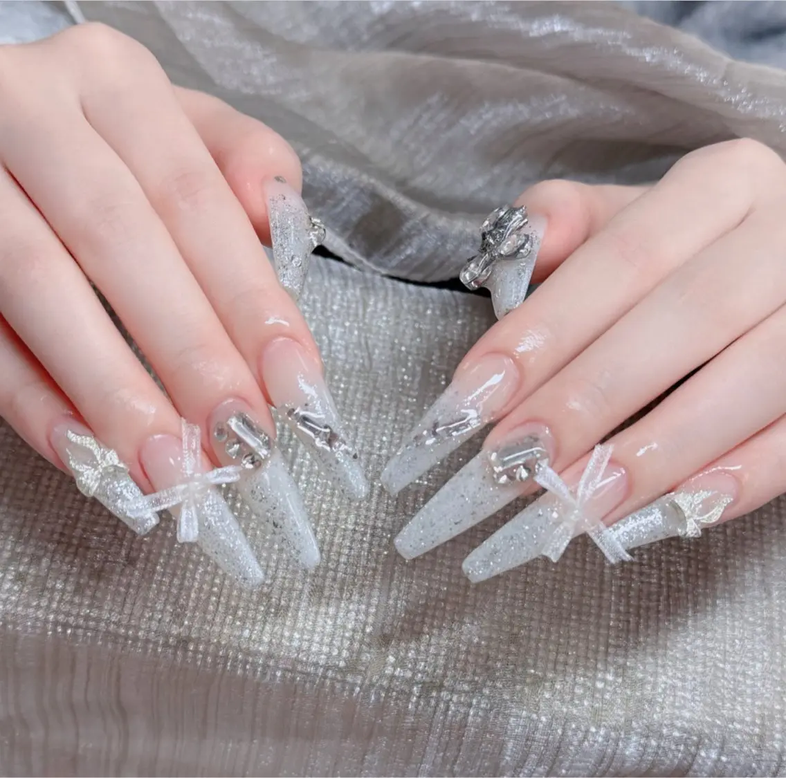 ネイル オーロラネイル フレンチネイル ジェルネイル ハロウィン キラキラネイル H.baby Nail Salonのネイルデザイン